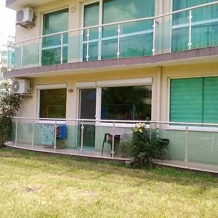 клара בורגאס